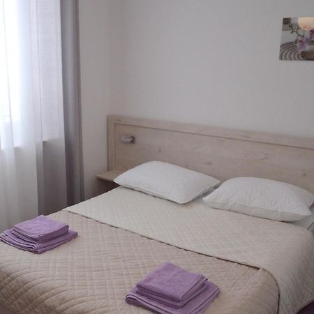Apartments And Rooms By The Sea Jakisnica, Pag - 4160 Lun  Εξωτερικό φωτογραφία