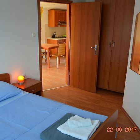 Apartments And Rooms By The Sea Jakisnica, Pag - 4160 Lun  Εξωτερικό φωτογραφία