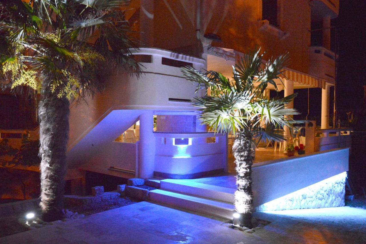 Apartments And Rooms By The Sea Jakisnica, Pag - 4160 Lun  Εξωτερικό φωτογραφία
