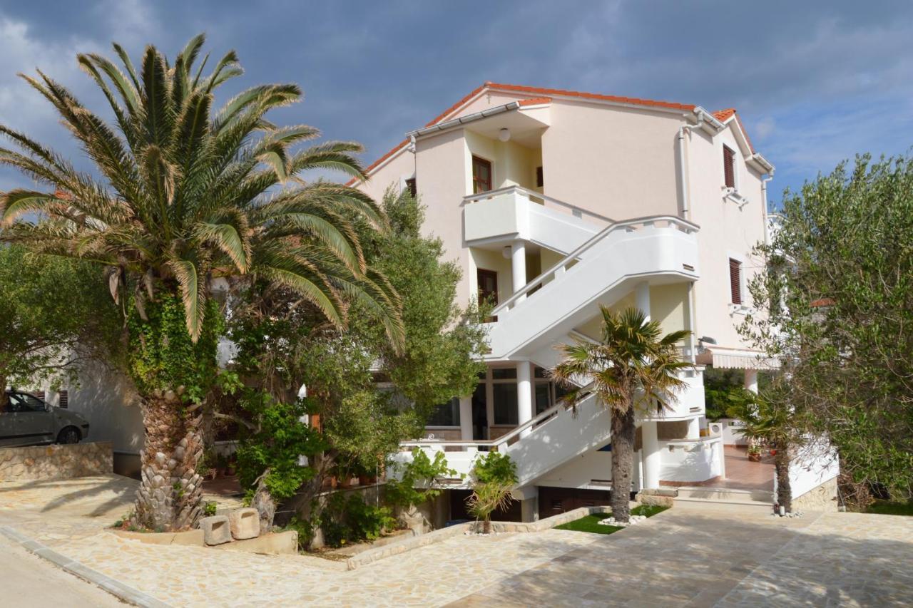 Apartments And Rooms By The Sea Jakisnica, Pag - 4160 Lun  Εξωτερικό φωτογραφία
