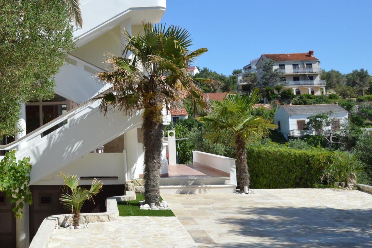Apartments And Rooms By The Sea Jakisnica, Pag - 4160 Lun  Εξωτερικό φωτογραφία