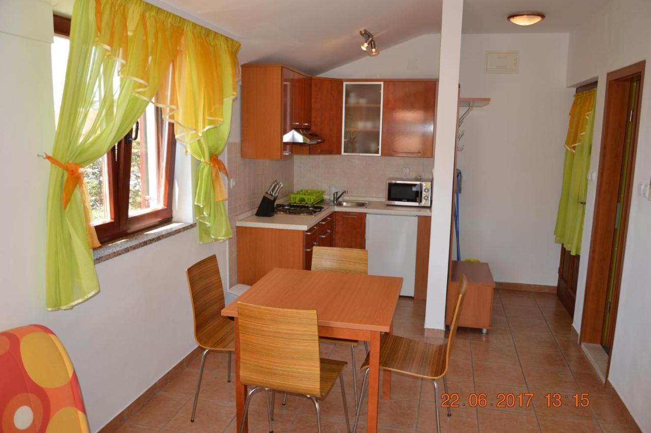 Apartments And Rooms By The Sea Jakisnica, Pag - 4160 Lun  Εξωτερικό φωτογραφία