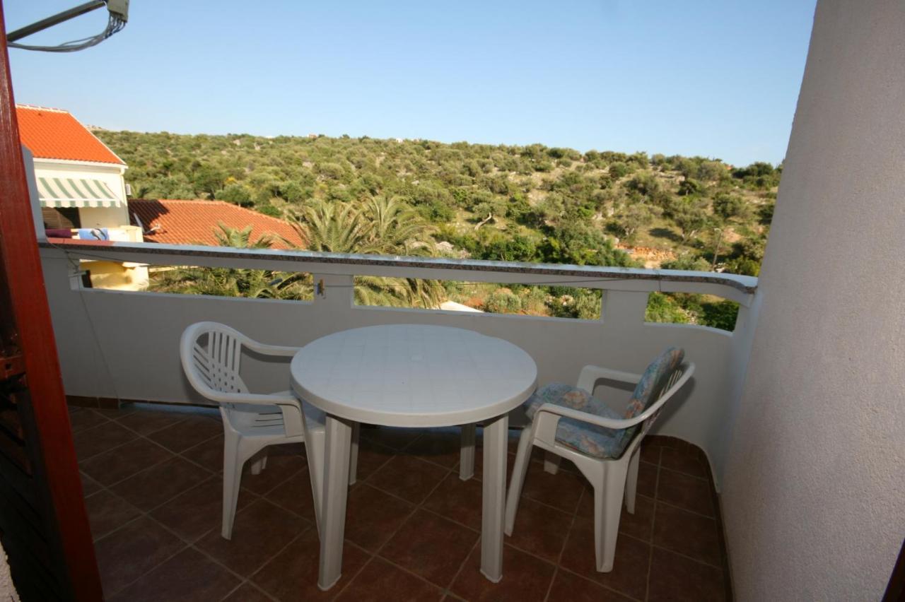 Apartments And Rooms By The Sea Jakisnica, Pag - 4160 Lun  Εξωτερικό φωτογραφία