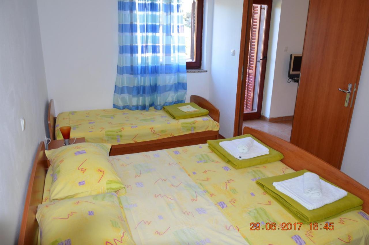 Apartments And Rooms By The Sea Jakisnica, Pag - 4160 Lun  Εξωτερικό φωτογραφία