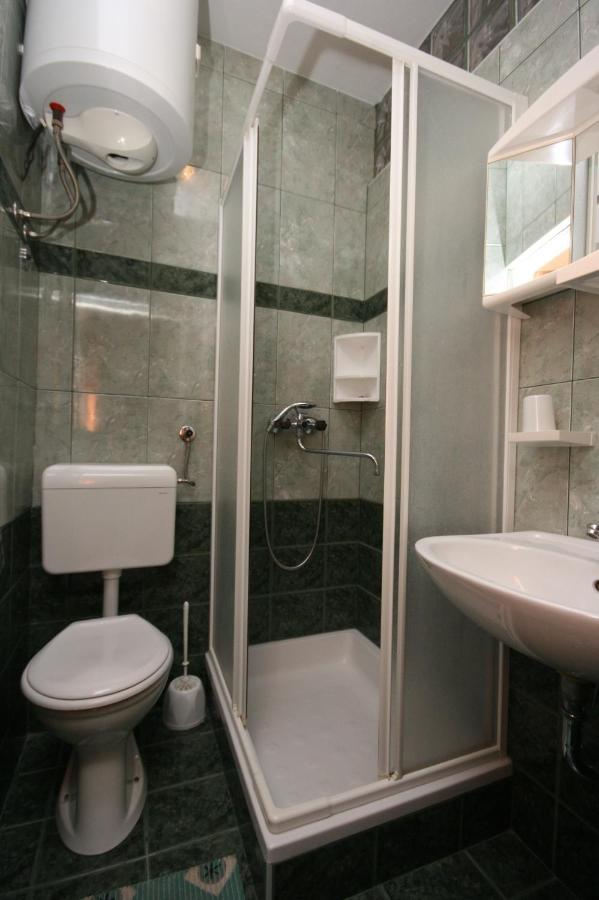 Apartments And Rooms By The Sea Jakisnica, Pag - 4160 Lun  Εξωτερικό φωτογραφία