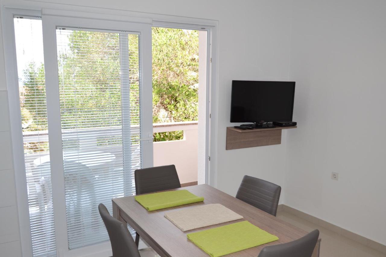 Apartments And Rooms By The Sea Jakisnica, Pag - 4160 Lun  Εξωτερικό φωτογραφία