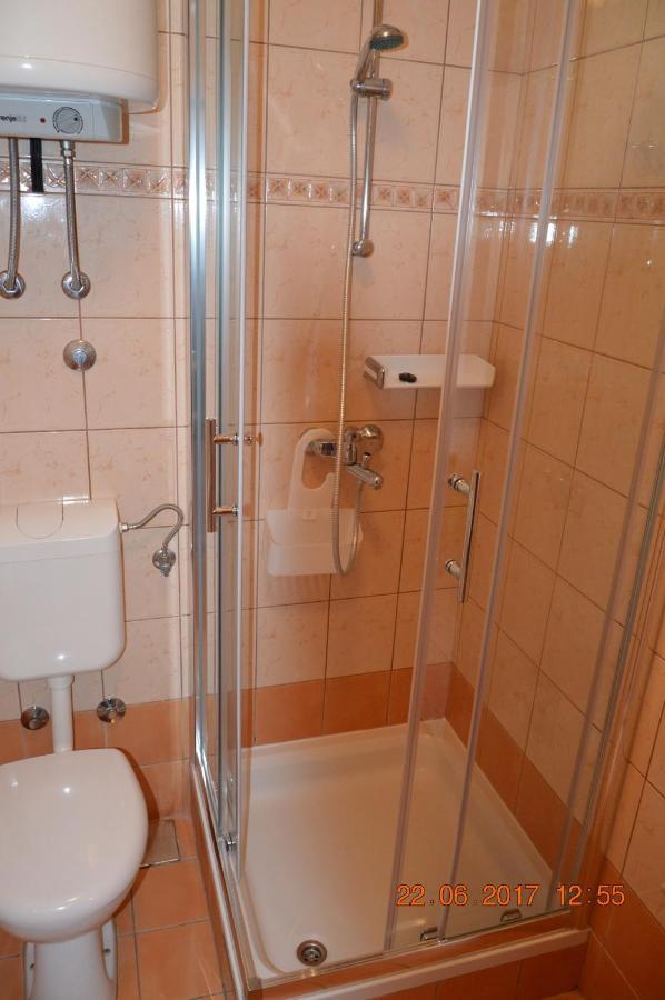 Apartments And Rooms By The Sea Jakisnica, Pag - 4160 Lun  Εξωτερικό φωτογραφία