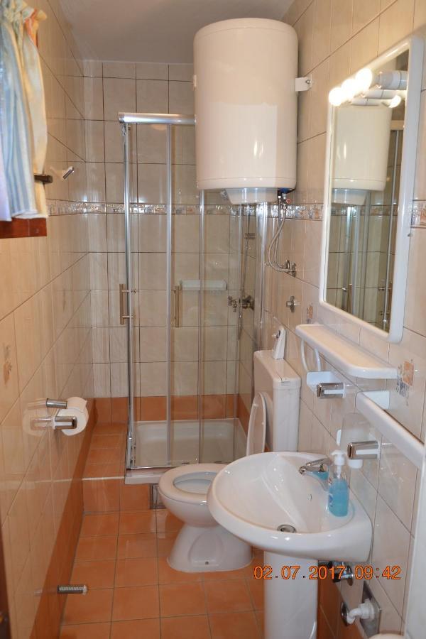 Apartments And Rooms By The Sea Jakisnica, Pag - 4160 Lun  Εξωτερικό φωτογραφία