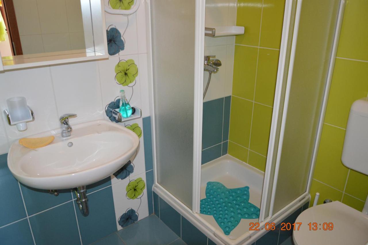Apartments And Rooms By The Sea Jakisnica, Pag - 4160 Lun  Εξωτερικό φωτογραφία
