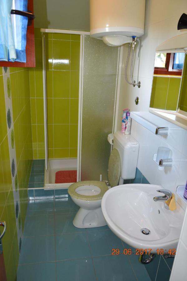 Apartments And Rooms By The Sea Jakisnica, Pag - 4160 Lun  Εξωτερικό φωτογραφία