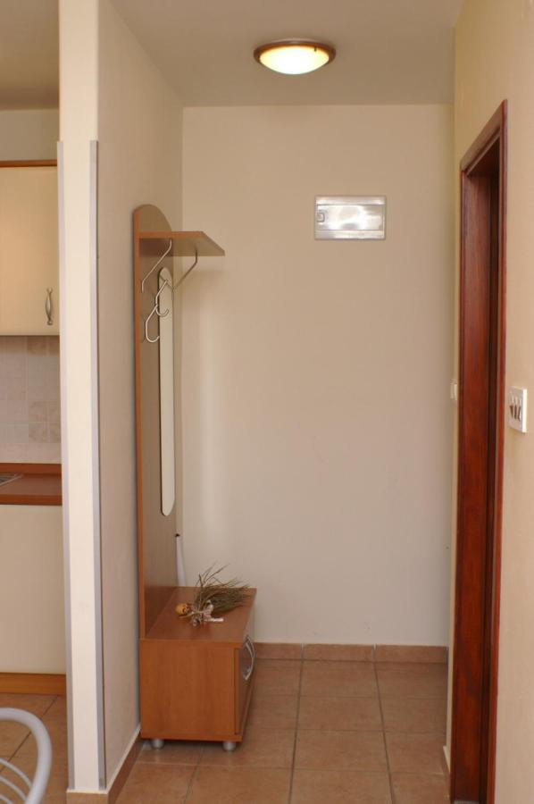 Apartments And Rooms By The Sea Jakisnica, Pag - 4160 Lun  Εξωτερικό φωτογραφία