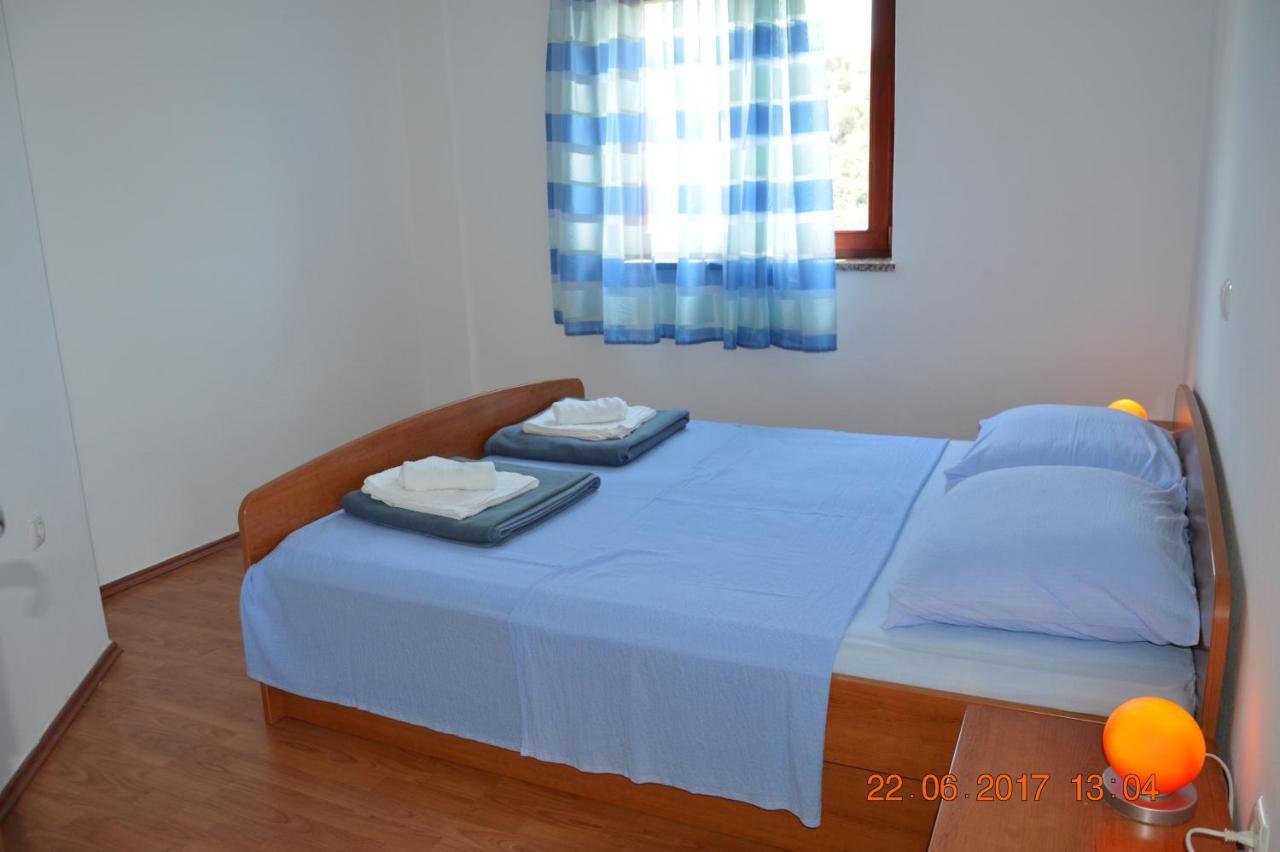 Apartments And Rooms By The Sea Jakisnica, Pag - 4160 Lun  Εξωτερικό φωτογραφία