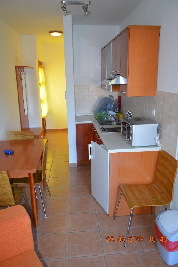 Apartments And Rooms By The Sea Jakisnica, Pag - 4160 Lun  Εξωτερικό φωτογραφία